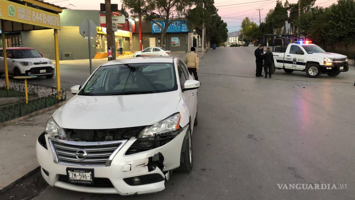 Se pasa señal de alto y provoca choque en Saltillo