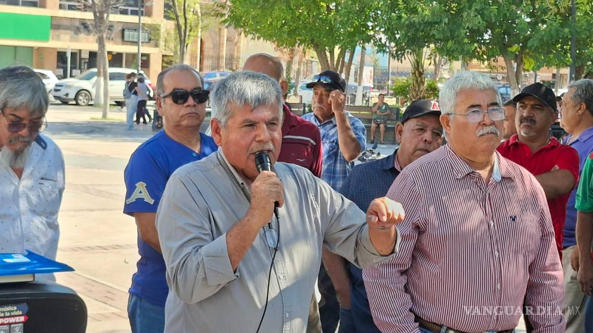 $!Julián Torres Alvarado llamó a los trabajadores a mantener la calma y evitar acciones que afecten a terceros.