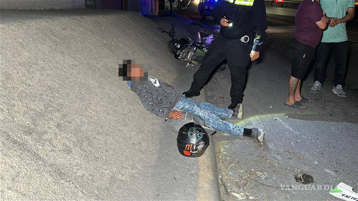 $!Testigos señalaron que el conductor responsable huyó hacia la colonia Villa Universidad, donde presuntamente retiró las placas del vehículo antes de continuar su marcha para evitar ser identificado por las autoridades.