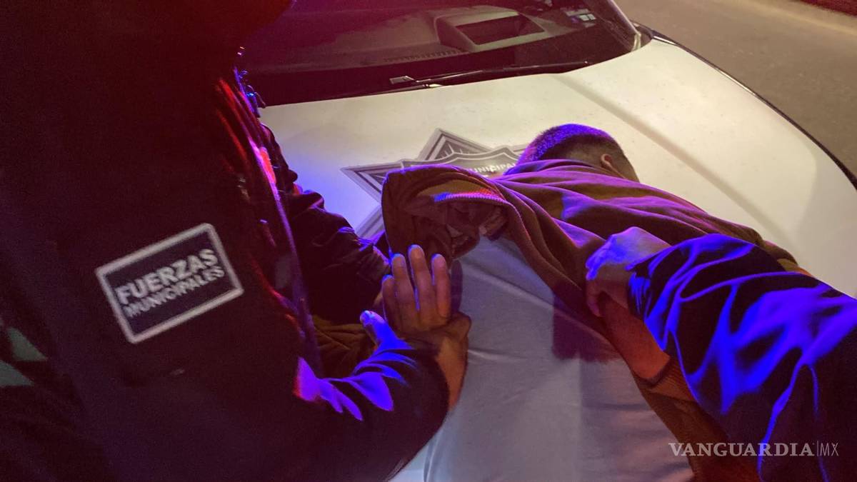 Saltillo: choca en El Sarape, huye y regresa para armar bronca con policías