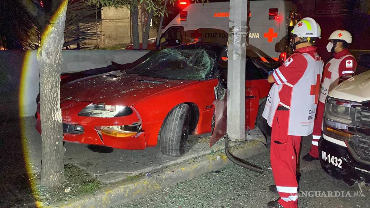 Muere automovilista tras impacto contra poste en el Centro de Saltillo