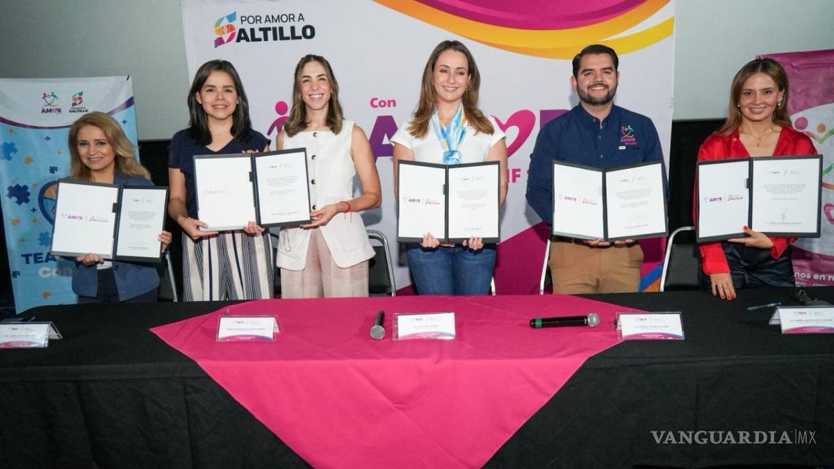 $!En la firma del acuerdo participaron directivos del DIF Saltillo y representantes de OMPAC.