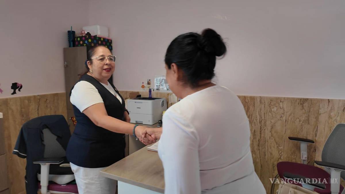 $!Especialistas recomiendan la autoexploración mamaria mensual a partir de los 20 años para identificar posibles cambios y buscar atención médica oportuna.
