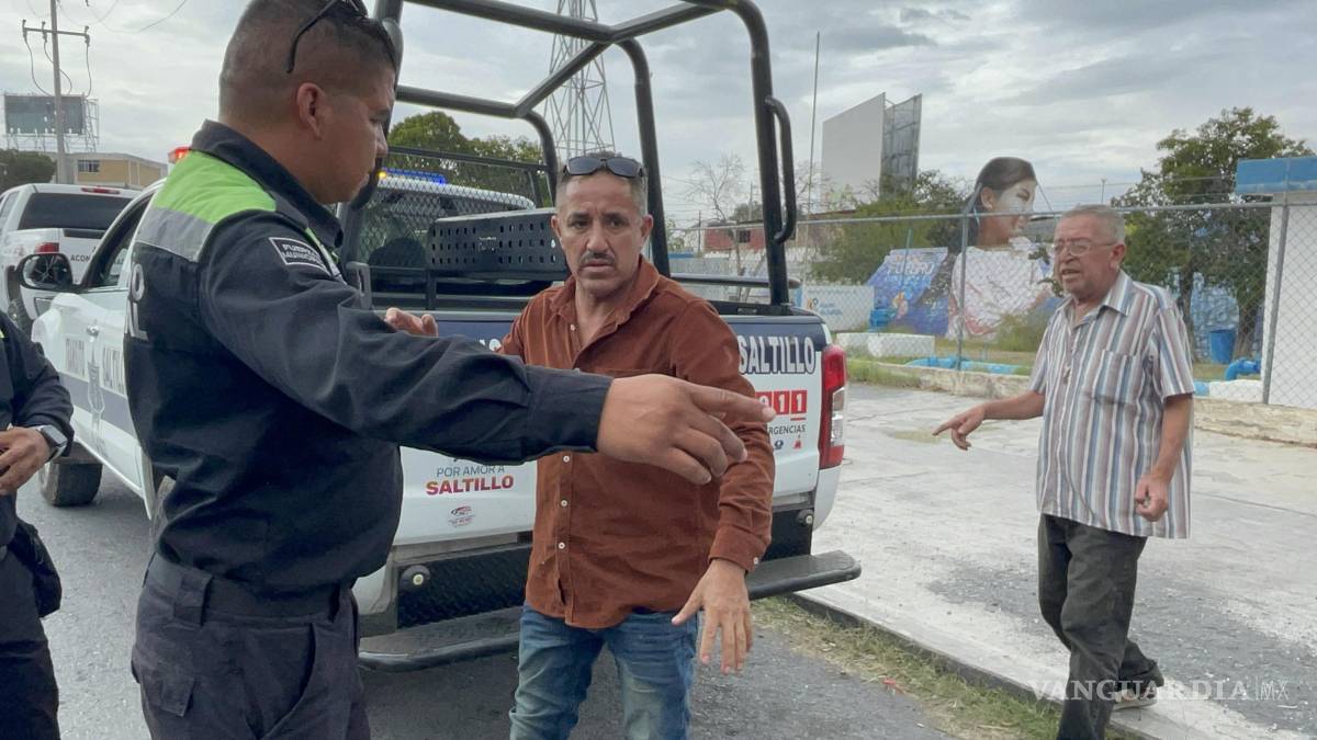 Auto recién reparado lo convierten en chatarra tras volcadura, en Saltillo