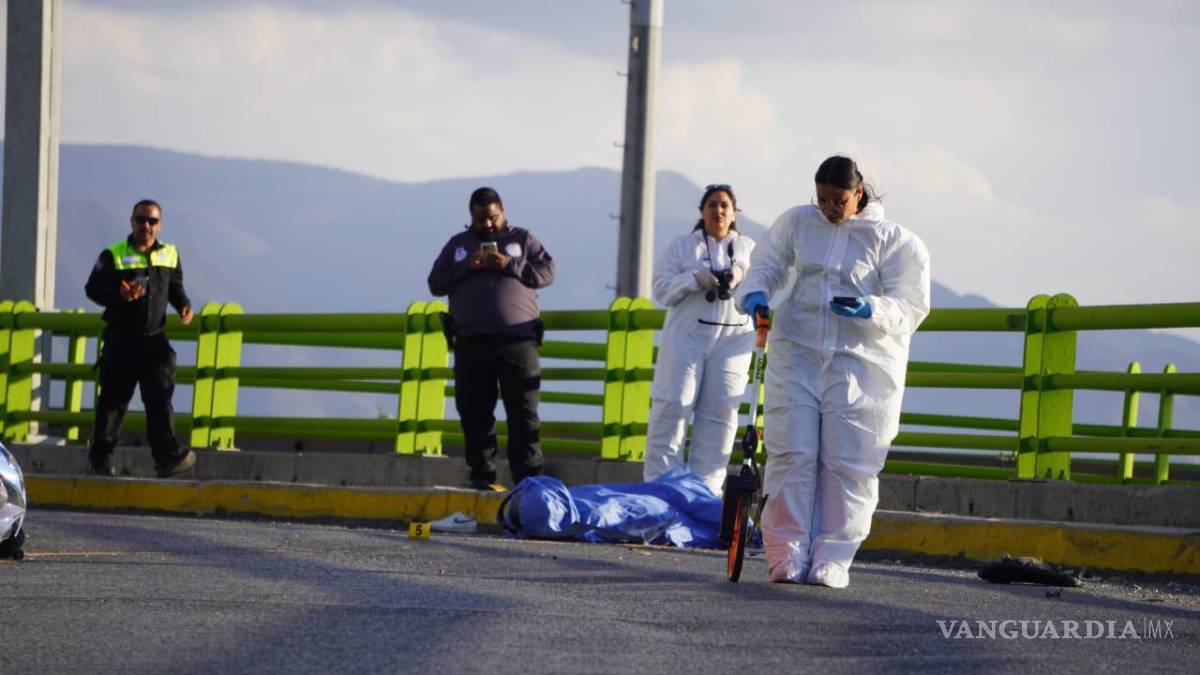 $!Elementos de Tránsito Municipal acudieron al lugar para acordonar la zona y realizar las diligencias correspondientes.
