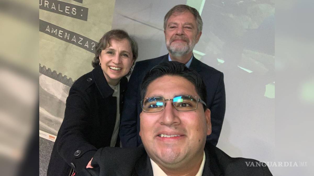 $!La periodista Carmen Aristegui, el embajador Wolfgang Dold, y el fotoperiodista Omar Saucedo.