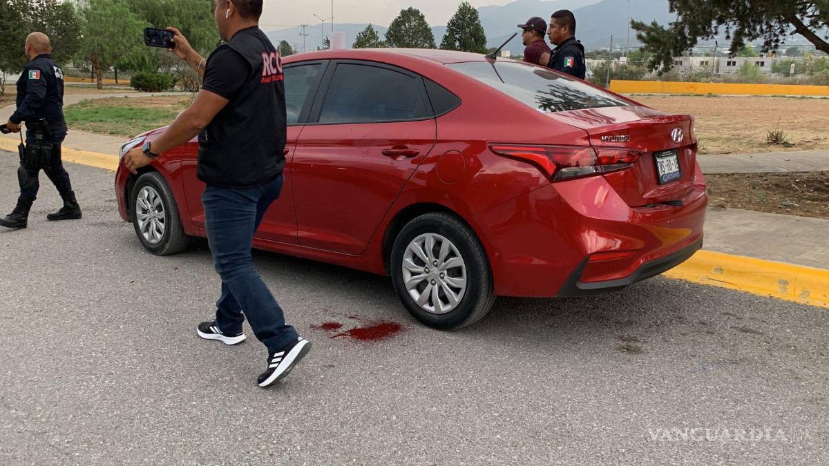 $!El sujeto fue localizado en su auto, un Hyundai Accent de reciente modelo, en la colonia Lomas del Sur, mientras huía.