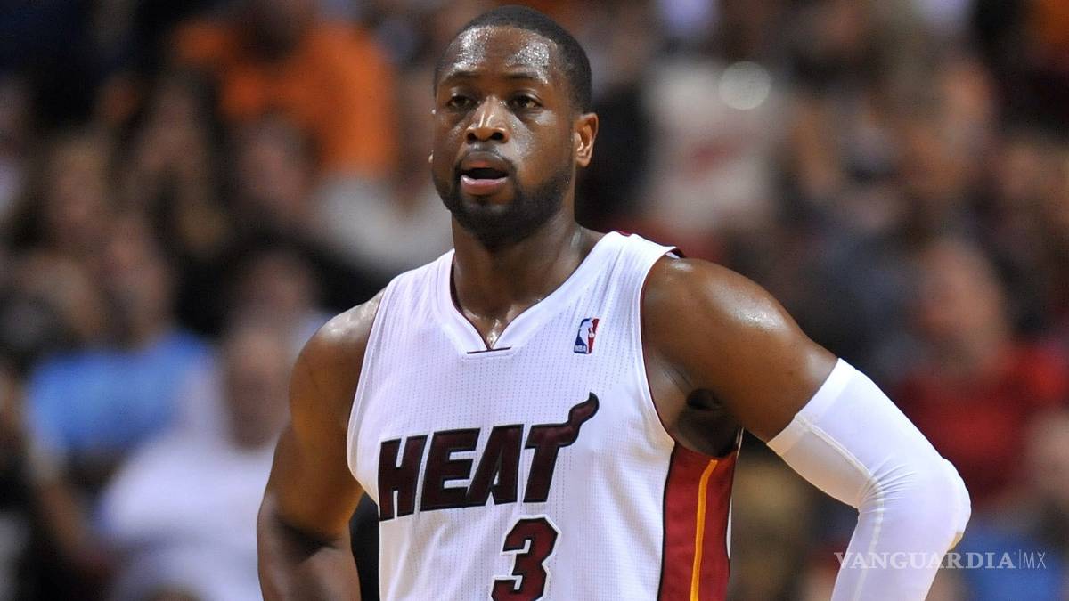 $!James y Wade, aspiran al club de 300 puntos navideños