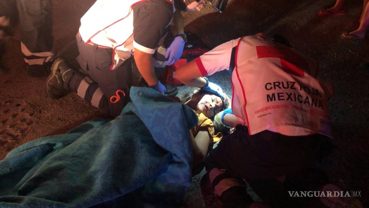 $!Sigue grave joven a la que arrolló su novio, en Saltillo