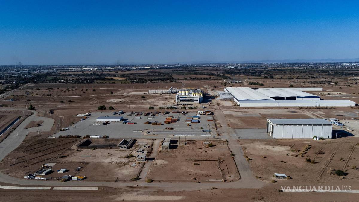 $!Al exterior, la planta luce casi intacta, lo que genera incertidumbre en la población de Mexicali