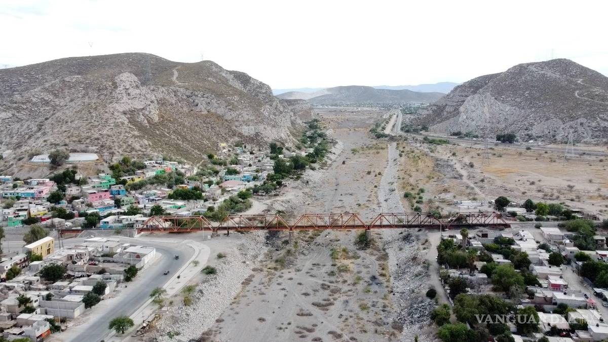 $!Vista aérea del cauce seco del Nazas que une a los distintos municipios de la Comarca Lagunera, ahora, desde la desertificación de la región.