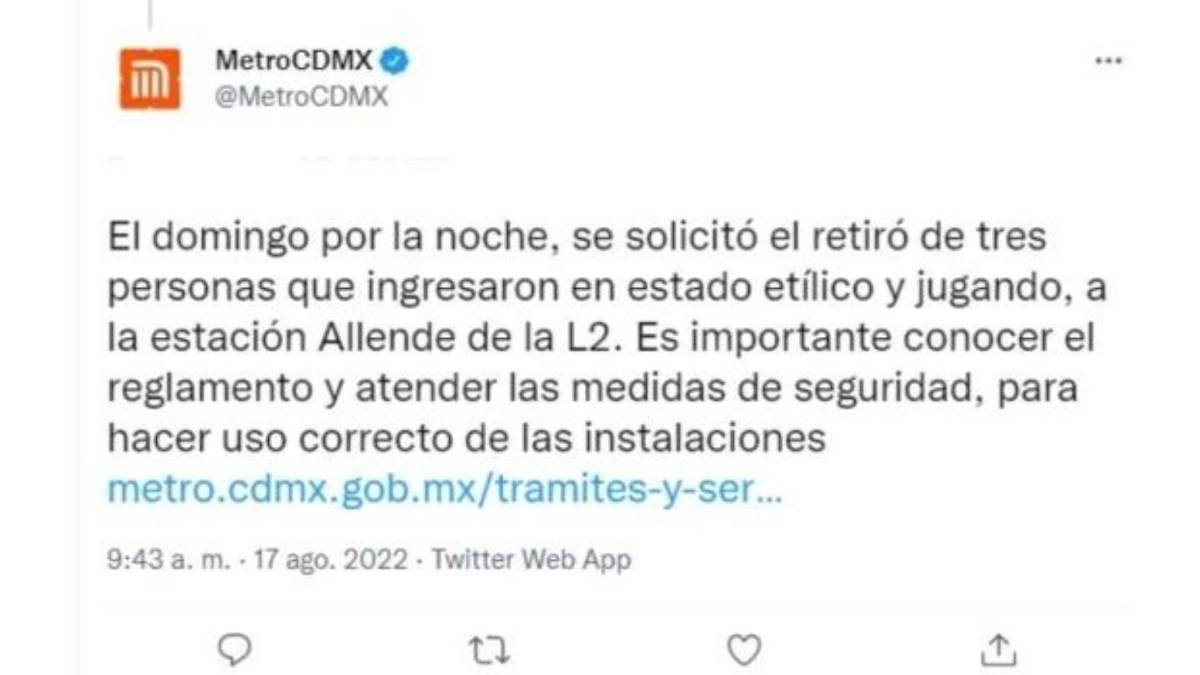 $!Jóvenes arrastran a su amigo ‘ebrio’ por andén del Metro de la CDMX