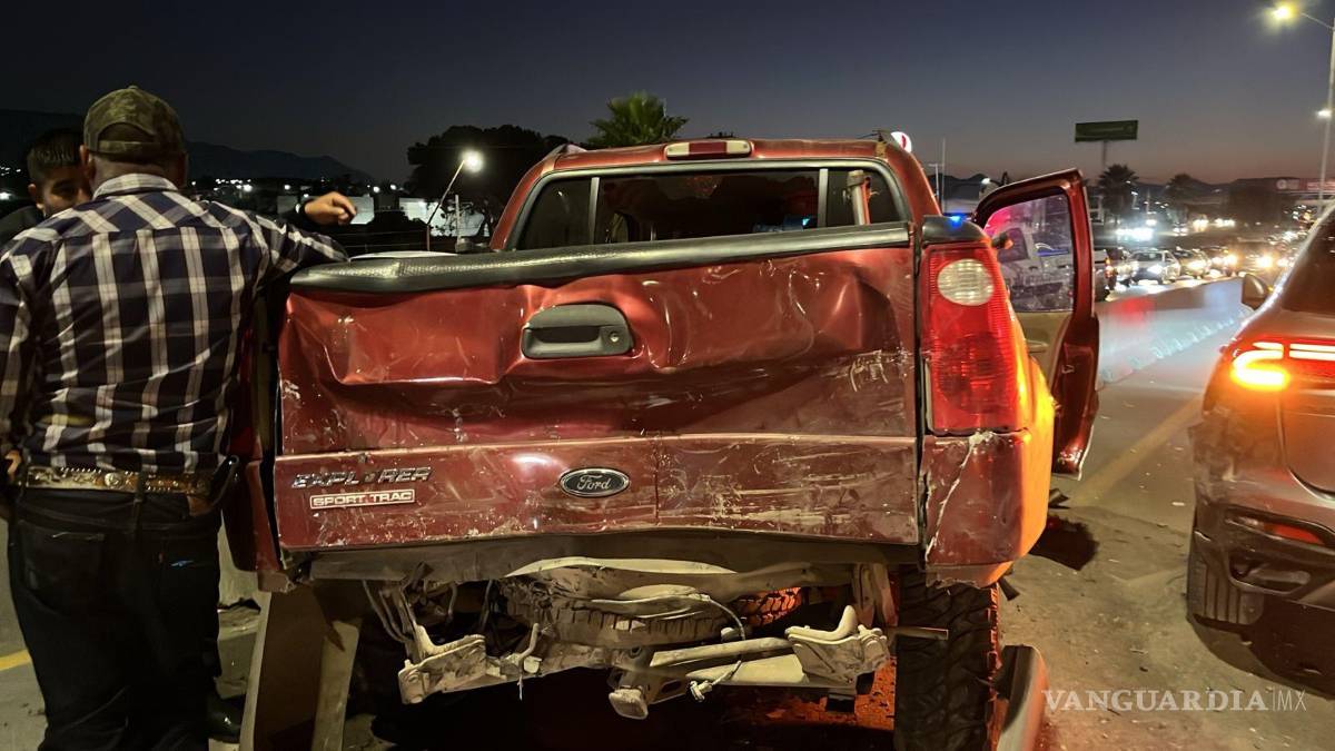 Choque múltiple deja al menos dos personas lesionadas, en Saltillo