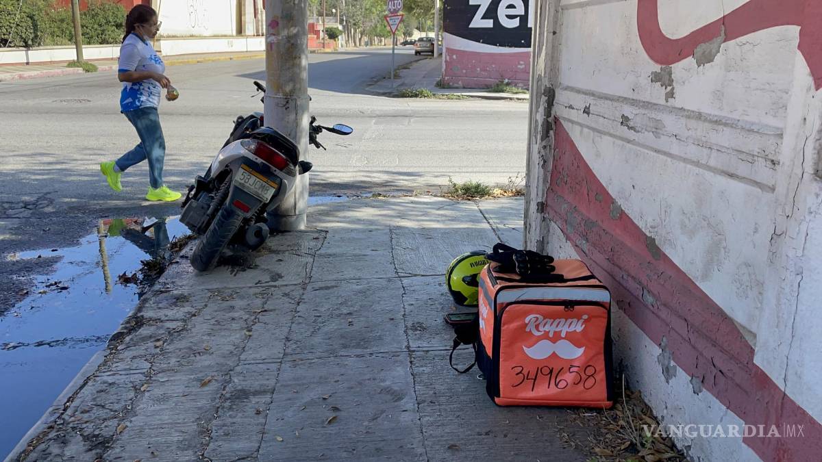 Conductora impacta a repartidor de Rappi al ignorar señalamientos en Saltillo