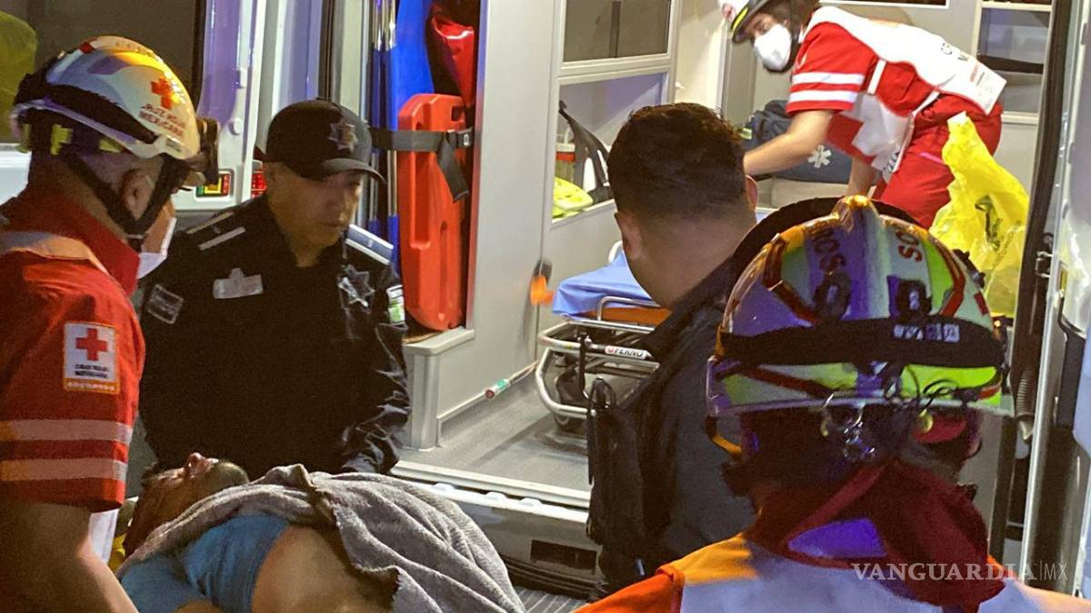 $!El afectado fue trasladado en estado crítico al Hospital General de Saltillo para recibir atención médica especializada.