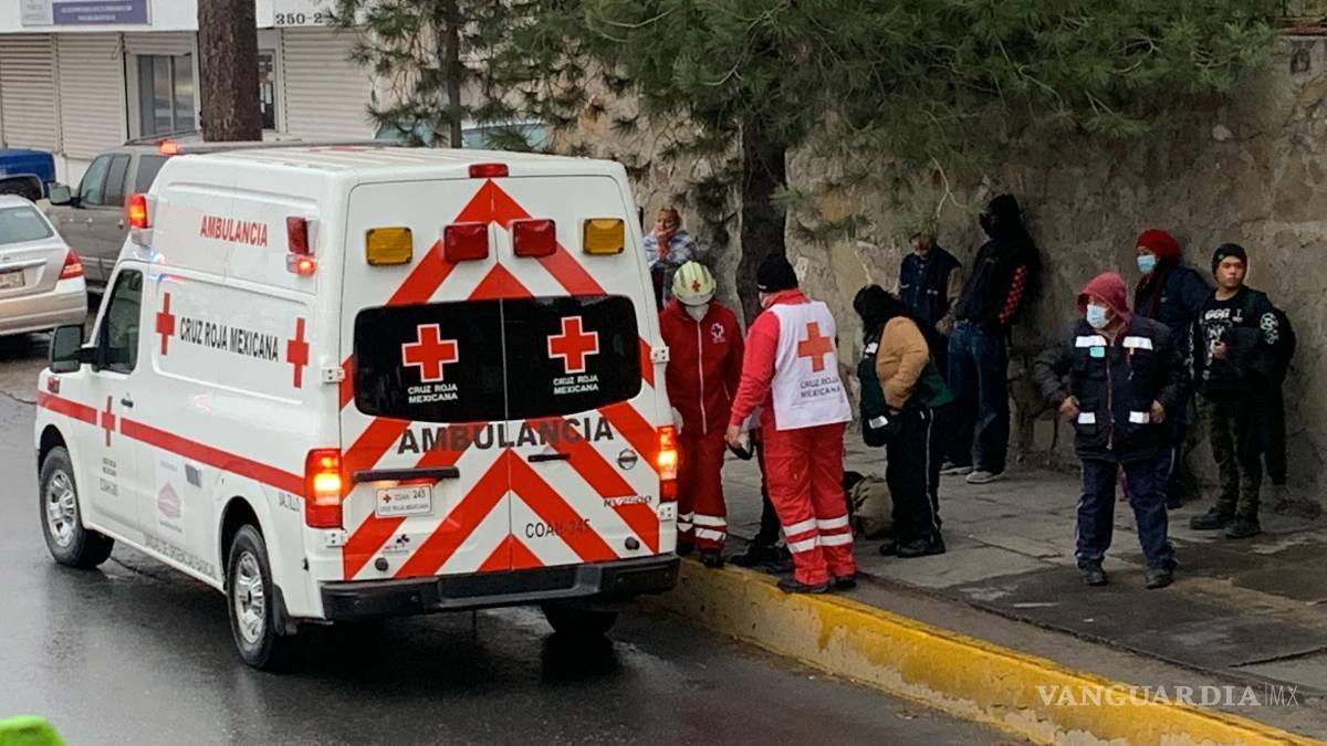 Transporte de personal provoca carambola sobre la ‘joroba’ del Periférico, Saltillo