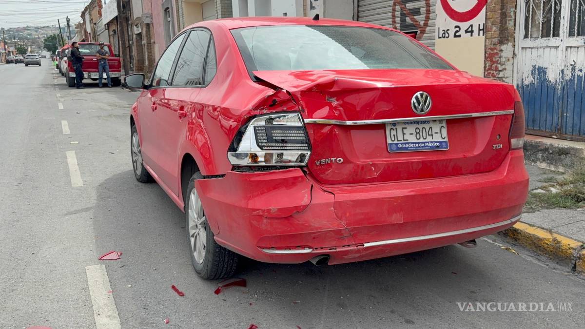 Repartidor se pasa el alto y choca, en Saltillo