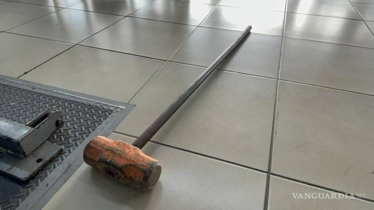Se lleva más de 20 mil pesos con ayuda de un mazo en local deportivo de Saltillo (videos)