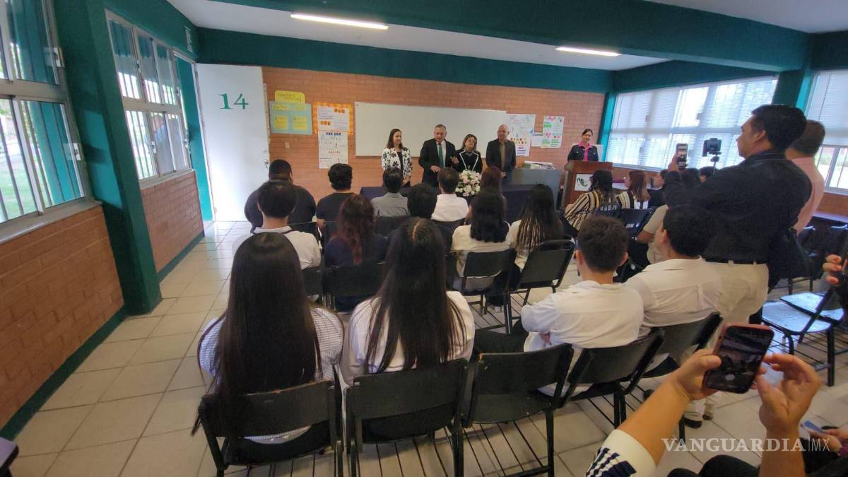 $!La ceremonia se realizó en las instalaciones del plantel ante docentes, personal académico y familiares.