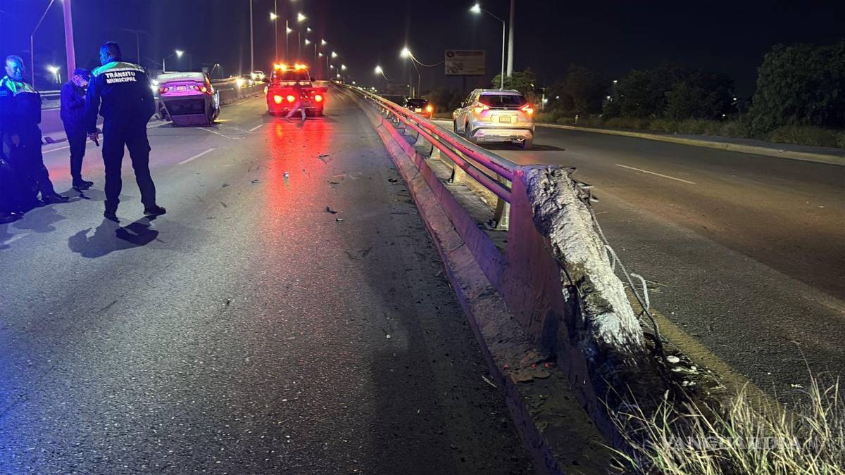 $!El puente vehicular permaneció cerrado parcialmente mientras se realizaban las maniobras.