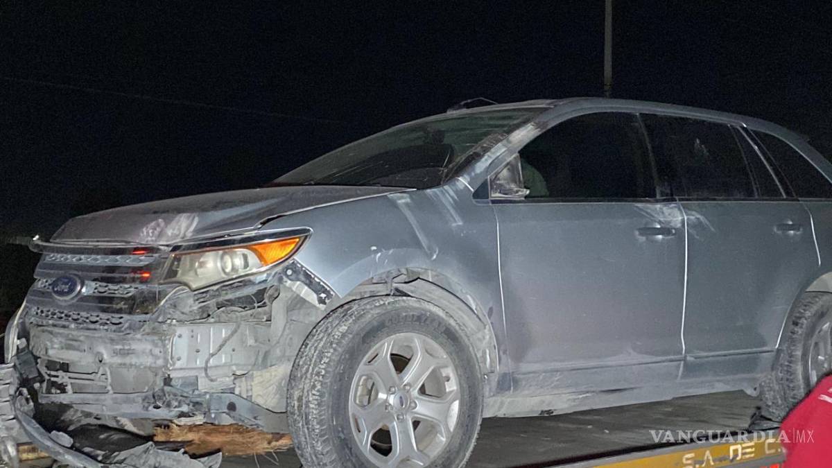 Saltillo: sexagenaria pierde camino, derriba palmera y provoca choque