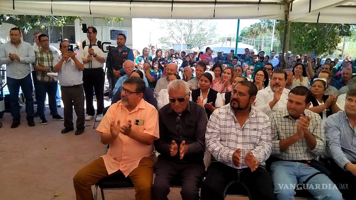 $!El Club Rotarios de Parras y el alcalde Fernando Orozco gestionaron la donación de equipo médico para mejorar los servicios de salud en la ciudad.
