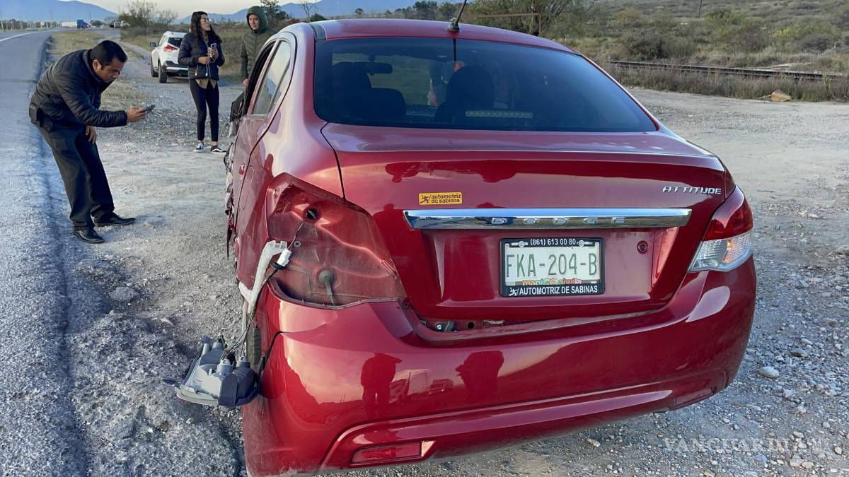 Se duerme saltillense al volante y a punto estuvo de chocar de frente con un transporte de personal