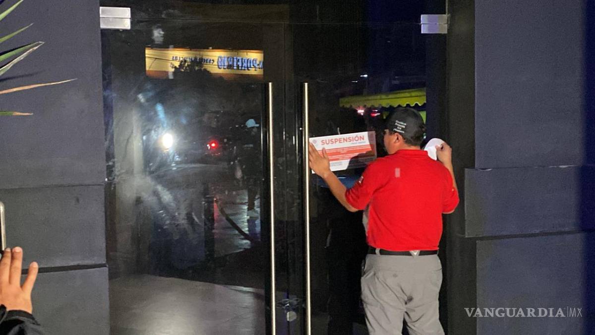 $!Tras el incidente registrado alrededor de las 01:00 horas, autoridades municipales procedieron a clausurar el antro mientras se realizan las inspecciones necesarias para determinar si la estructura del inmueble representa un riesgo para los asistentes.