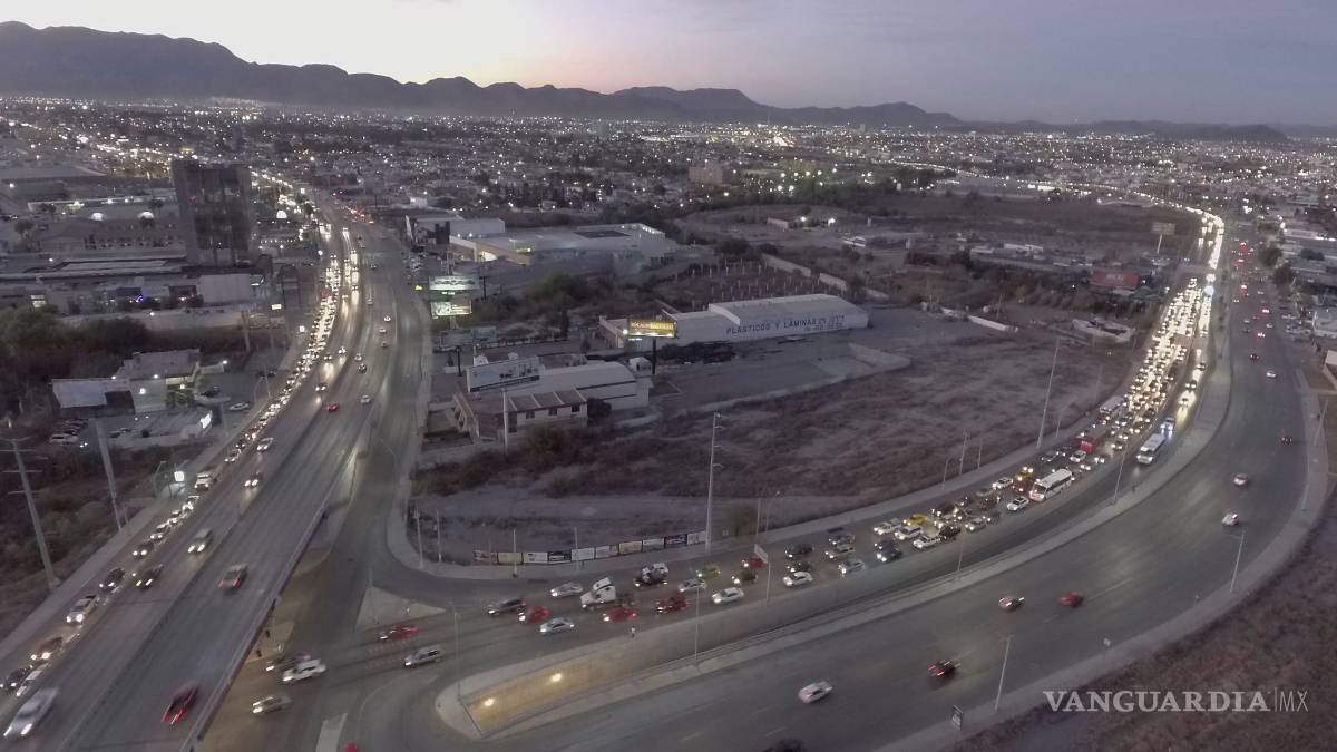 $!Desquicia tráfico a Saltillo en horas pico