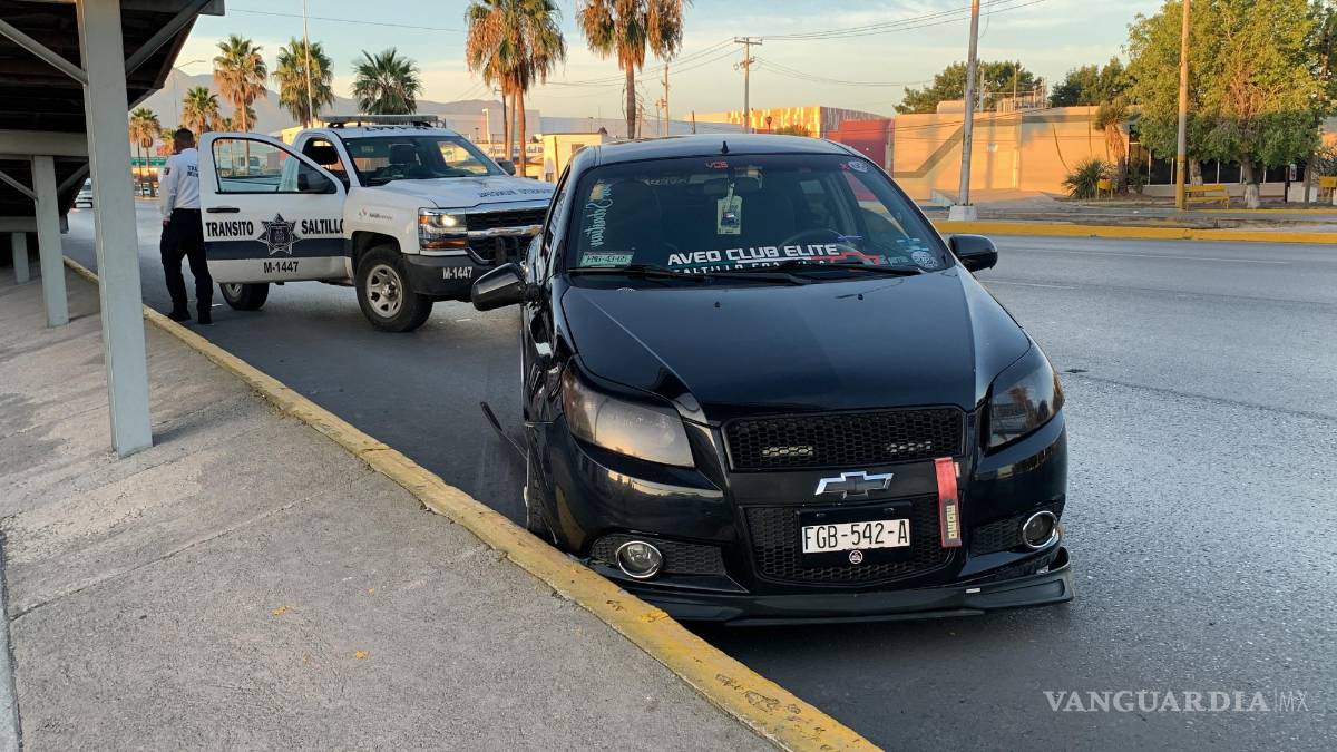 Saltillo: tras quedarse dormida al volante, mujer choca en boulevard Rufino Tamayo