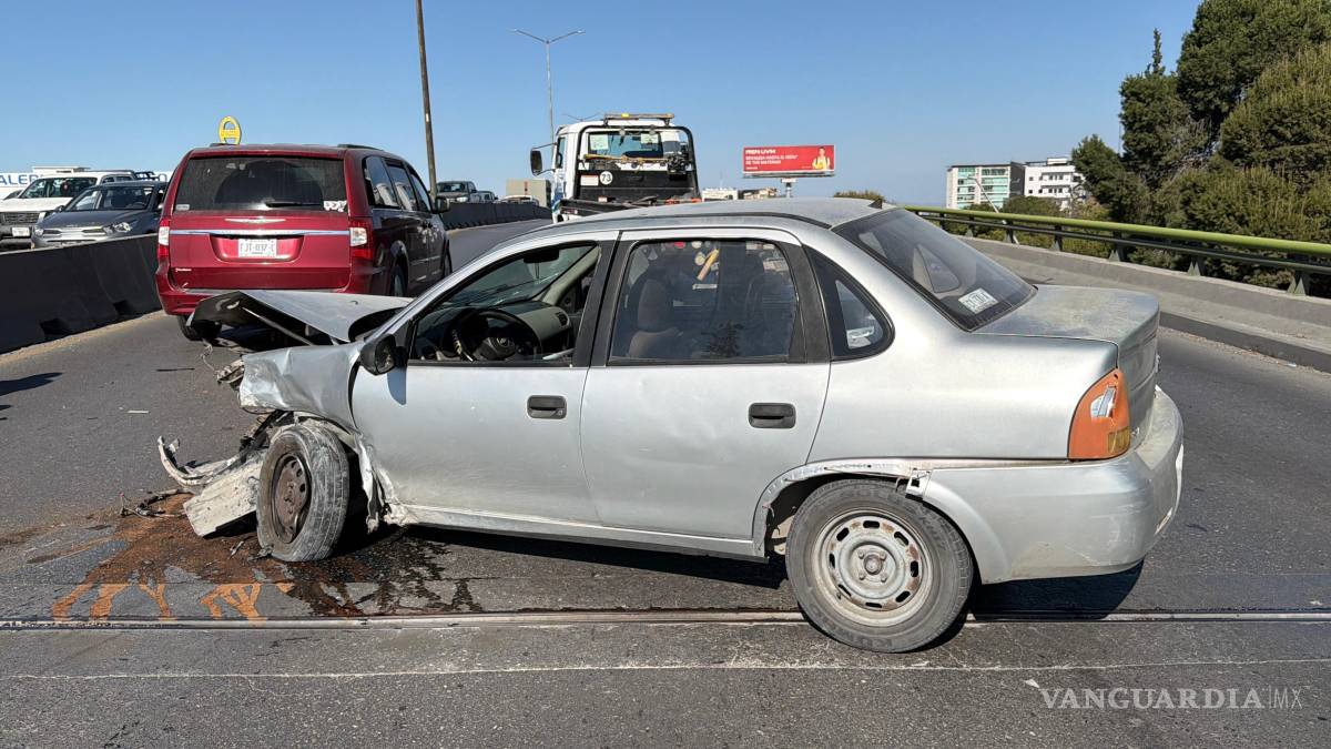 Choque por alcance origina caos vial, en Saltillo