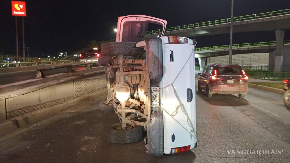 $!Elementos de la Cruz Roja acudieron al sitio para la valoración del sujeto.