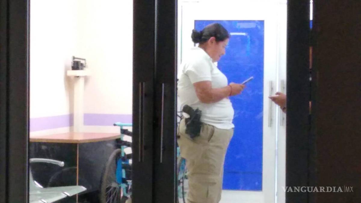 $!Juan Antonio “N” fue trasladado al hospital tras ser herido de bala en el brazo durante un ataque en su domicilio.