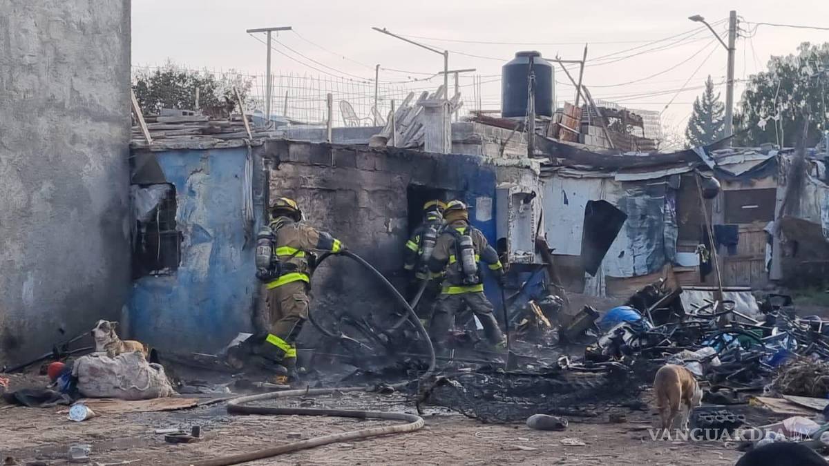 ¡Héroe! Padre casi muere en incendio; logra rescatar a sus 3 hijos menores, al oriente de Saltillo