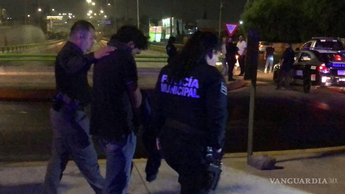 $!Elementos de la Unidad de Integración Familiar trasladaron al hombre para recibir ayuda especializada.