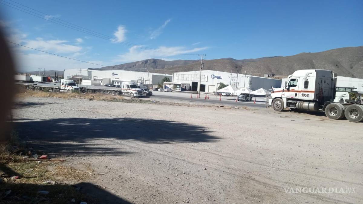 $!Elementos de la Policía Municipal de Arteaga arribaron al terreno y detuvieron al trabajador pese a estar en propiedad privada.