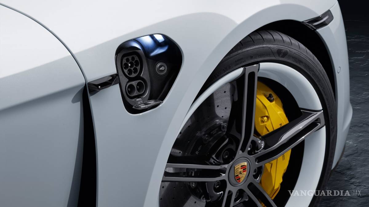 $!Los 750 hp y 0 a 100 km/h en 2.8 s del Porsche Taycan prometen sacudir al mundo eléctrico