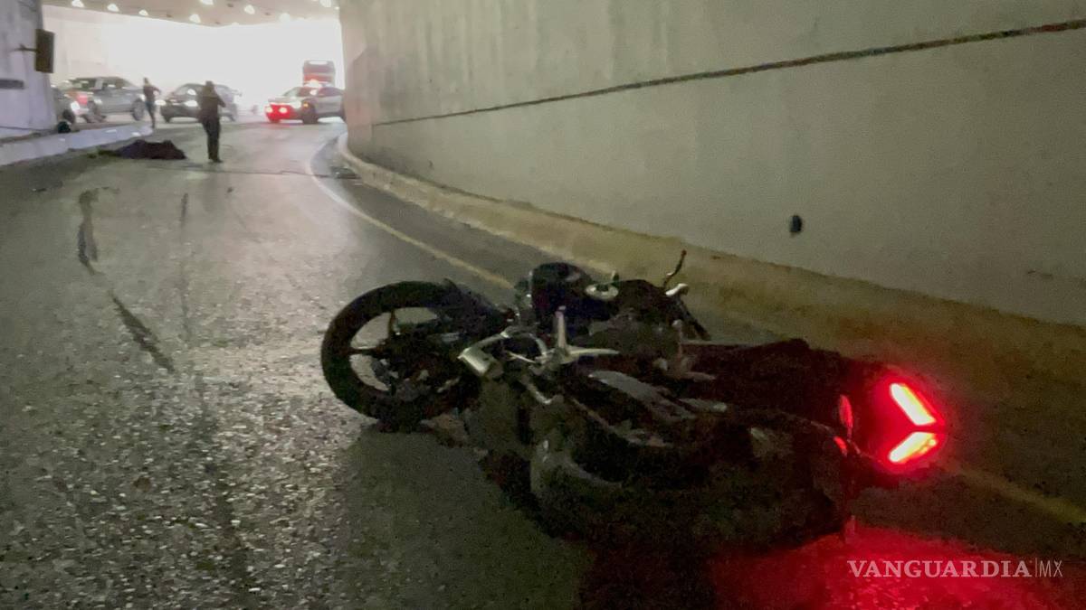 En Saltillo, termina motociclista de 17 años con fractura tras derrapar