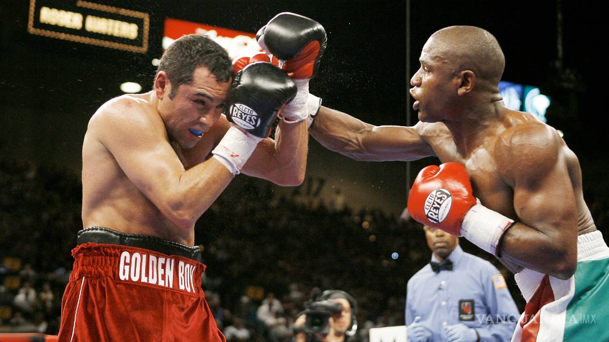 $!Mayweather revela vergonzosa foto de De La Hoya: lo 'balconea' en mallas y tacones