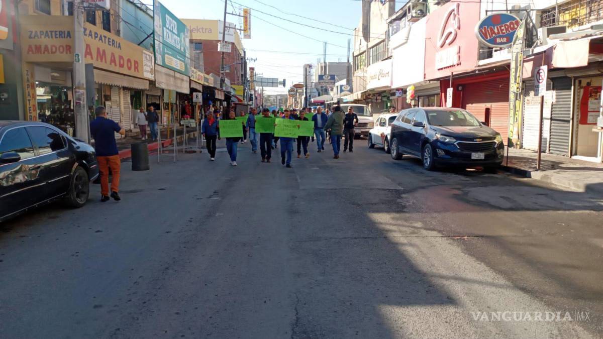 $!Extrabajadores de AHMSA marchan en Monclova y anuncian plantones en Palacio Nacional tras prórroga de subasta