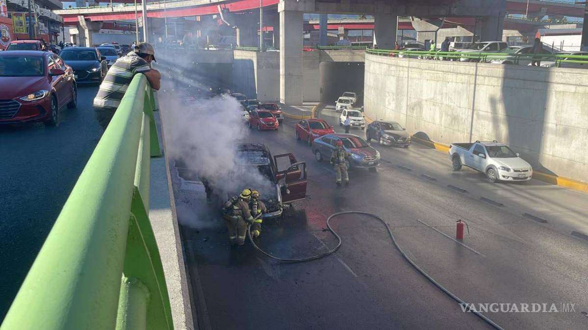 $!Las llamas fueron controladas rápidamente por los bomberos.