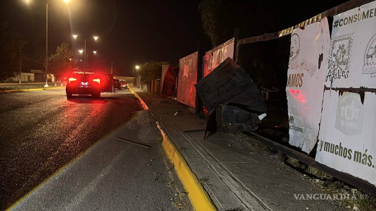 $!Elementos de Tránsito turnaron el caso al Ministerio Público de Asuntos Viales por los daños causados a propiedad privada.