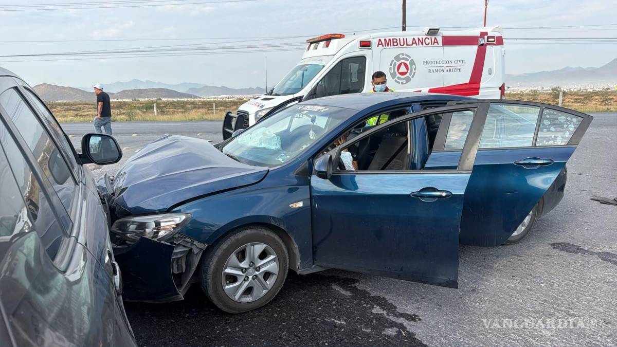 Choque en el Libramiento Óscar Flores Tapia deja tres personas hospitalizadas, en Saltillo