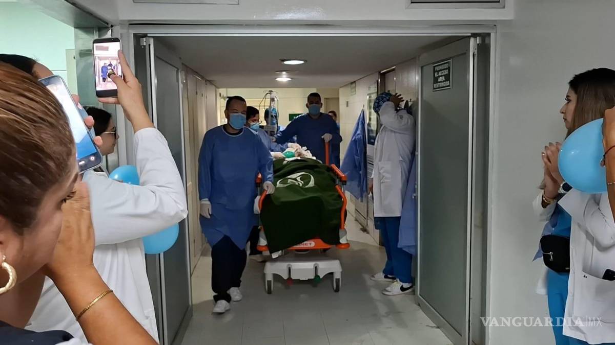 $!Personal médico acompañó el traslado del donador hacia el quirófano, donde se realizó la procuración de sus órganos y tejidos.