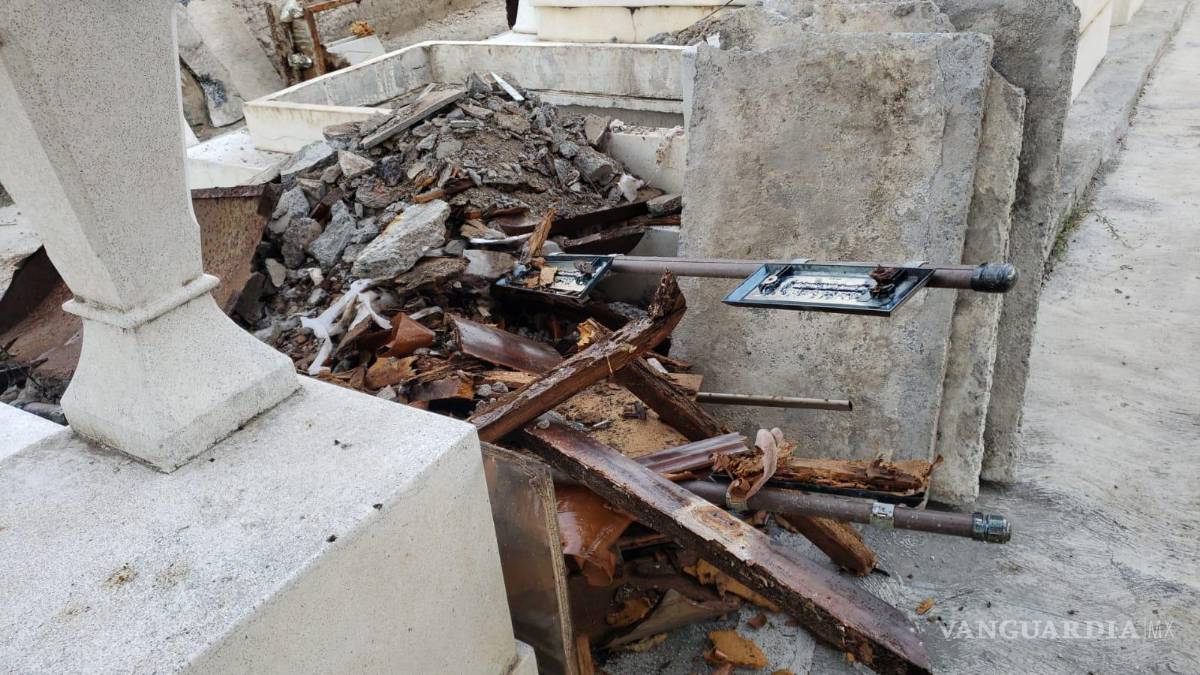 $!Las inhumaciones sí cuentan con los permisos de las autoridades municipales y de la Secretaría de Salud, afimó el alcalde Fernando Orozco.