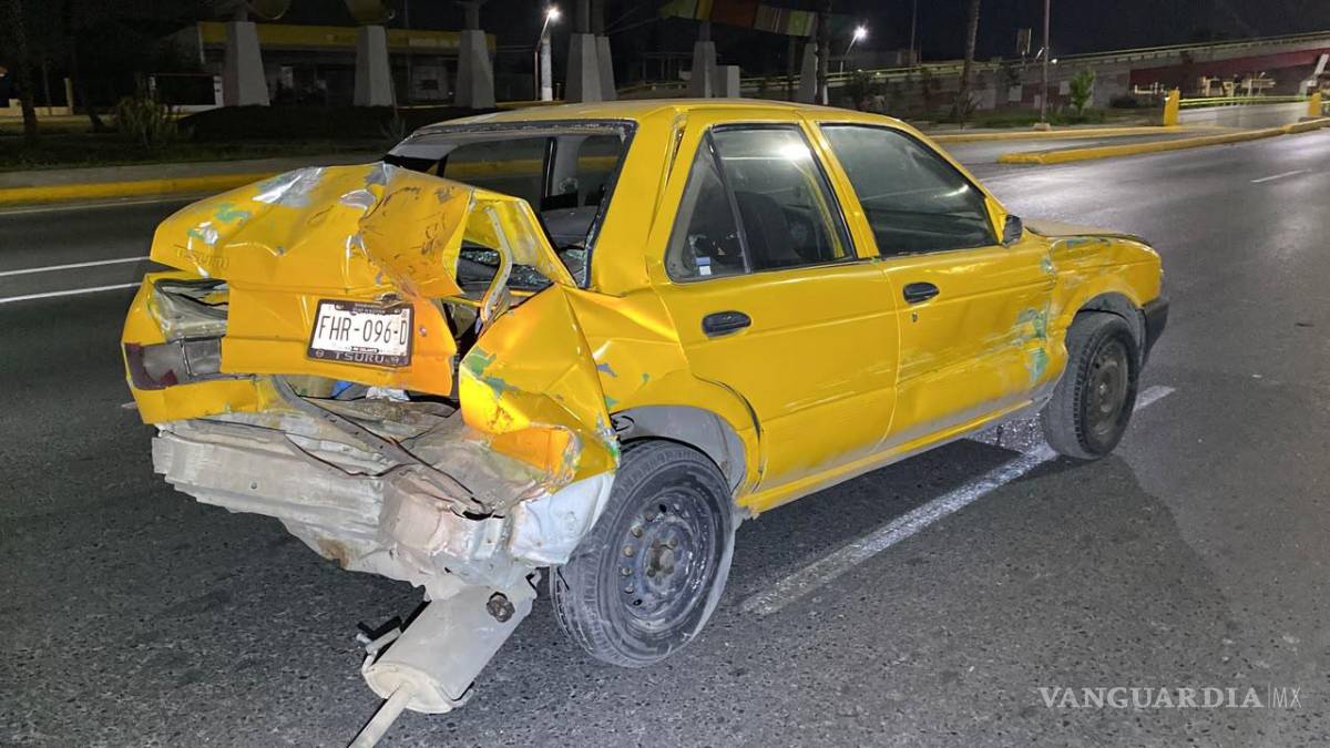 Conductor ebrio provoca carambola en la Provivienda, Saltillo (video)