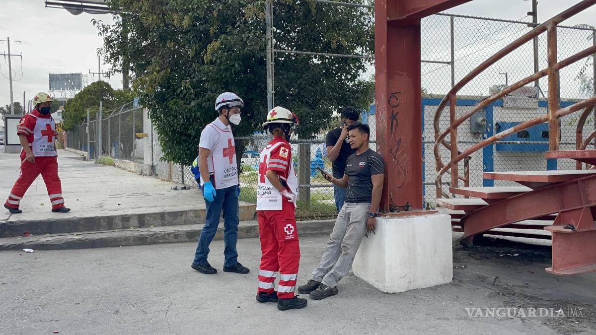 Auto recién reparado lo convierten en chatarra tras volcadura, en Saltillo