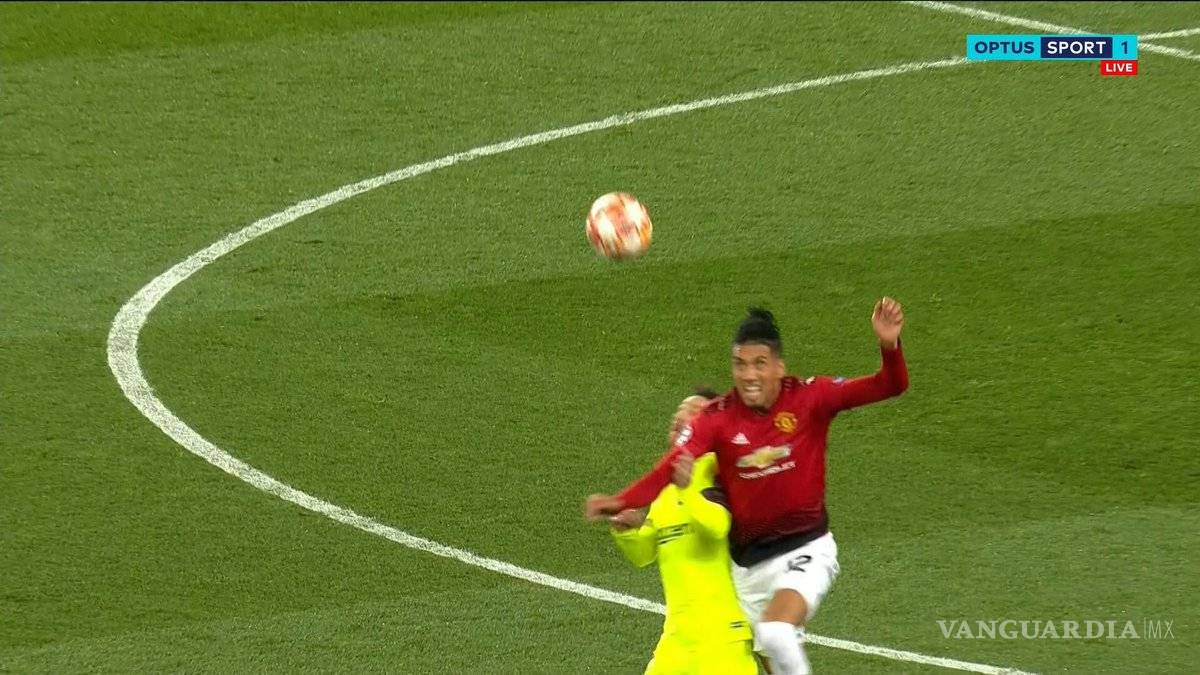 $!Así quedó el rostro de Messi tras un choque con Smalling