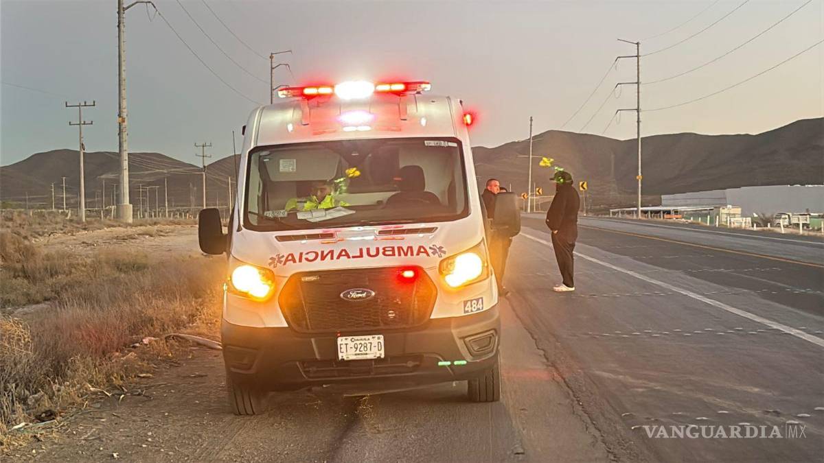 $!Paramédicos interceptaron el vehículo en el que llevaban al joven, pero ya no contaba con signos vitales.