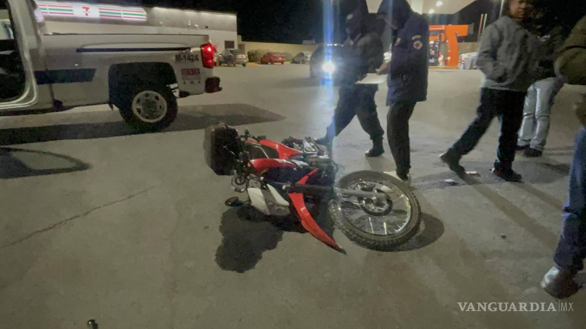 Imprudente conductora arrolla a motociclista al norte de Saltillo... y se retira del lugar